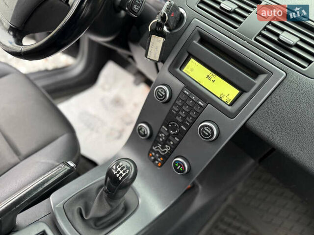 Чорний Вольво V50, об'ємом двигуна 1.98 л та пробігом 260 тис. км за 7150 $, фото 53 на Automoto.ua