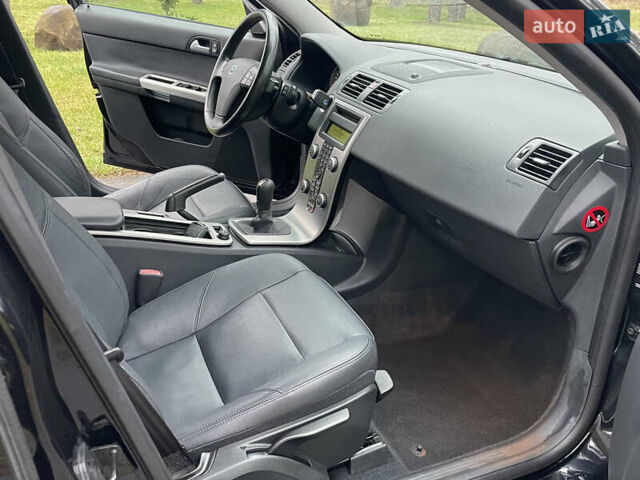 Черный Вольво В50, объемом двигателя 1.8 л и пробегом 189 тыс. км за 6950 $, фото 27 на Automoto.ua