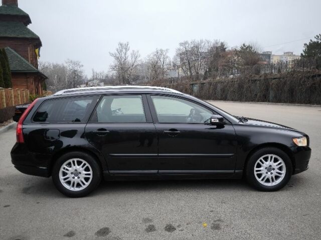 Черный Вольво В50, объемом двигателя 0 л и пробегом 190 тыс. км за 5550 $, фото 3 на Automoto.ua