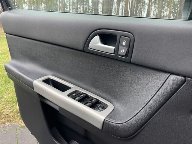 Черный Вольво В50, объемом двигателя 1.8 л и пробегом 189 тыс. км за 6950 $, фото 16 на Automoto.ua