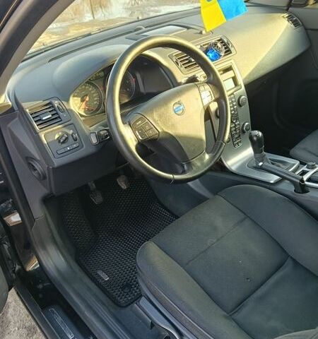 Черный Вольво В50, объемом двигателя 1.6 л и пробегом 285 тыс. км за 6000 $, фото 3 на Automoto.ua