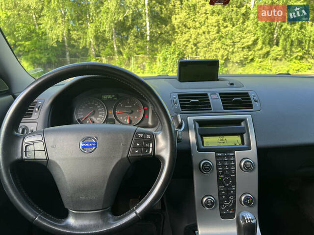 Черный Вольво В50, объемом двигателя 1.56 л и пробегом 200 тыс. км за 6800 $, фото 17 на Automoto.ua