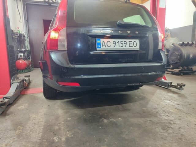 Черный Вольво В50, объемом двигателя 1.6 л и пробегом 234 тыс. км за 2700 $, фото 8 на Automoto.ua