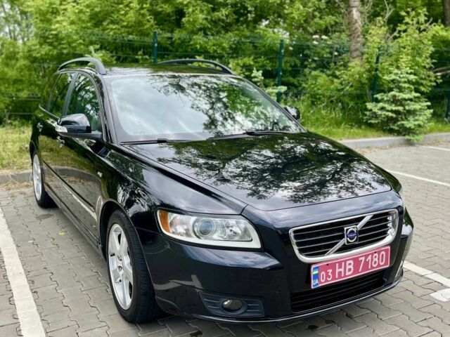 Черный Вольво В50, объемом двигателя 1.6 л и пробегом 201 тыс. км за 7300 $, фото 3 на Automoto.ua
