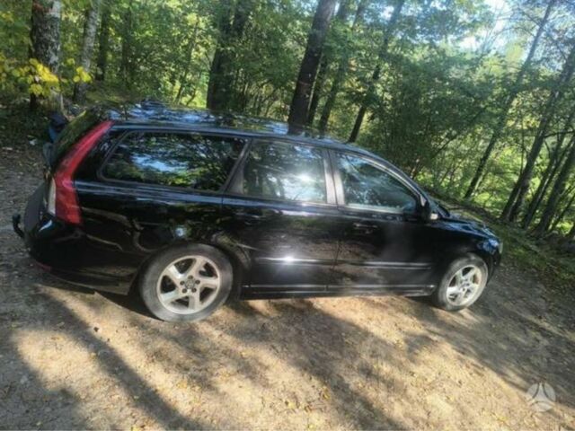 Черный Вольво В50, объемом двигателя 1.6 л и пробегом 285 тыс. км за 6500 $, фото 1 на Automoto.ua