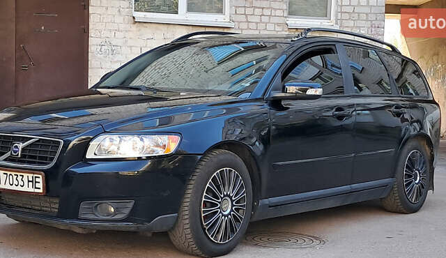 Черный Вольво В50, объемом двигателя 1.6 л и пробегом 250 тыс. км за 5800 $, фото 5 на Automoto.ua