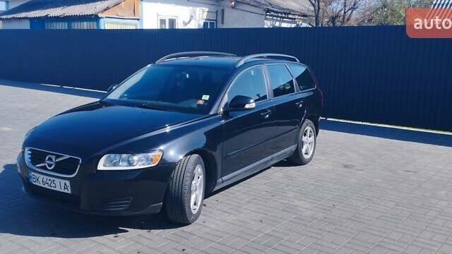 Чорний Вольво V50, об'ємом двигуна 1.6 л та пробігом 235 тис. км за 7800 $, фото 1 на Automoto.ua