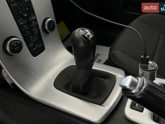 Чорний Вольво V50, об'ємом двигуна 1.56 л та пробігом 270 тис. км за 6500 $, фото 12 на Automoto.ua