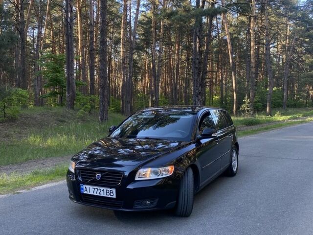 Черный Вольво В50, объемом двигателя 2.4 л и пробегом 220 тыс. км за 7950 $, фото 2 на Automoto.ua