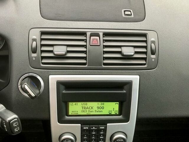 Черный Вольво В50, объемом двигателя 1.6 л и пробегом 257 тыс. км за 7700 $, фото 9 на Automoto.ua