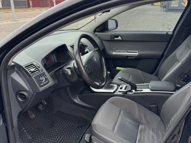 Черный Вольво В50, объемом двигателя 1.6 л и пробегом 240 тыс. км за 6750 $, фото 6 на Automoto.ua