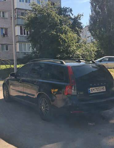 Черный Вольво В50, объемом двигателя 1.6 л и пробегом 250 тыс. км за 5800 $, фото 7 на Automoto.ua