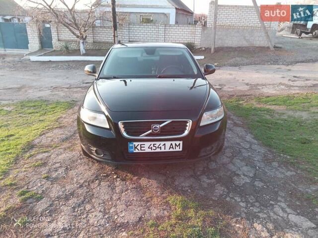 Черный Вольво В50, объемом двигателя 1.6 л и пробегом 186 тыс. км за 6700 $, фото 2 на Automoto.ua