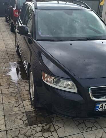 Черный Вольво В50, объемом двигателя 1.6 л и пробегом 160 тыс. км за 9300 $, фото 2 на Automoto.ua