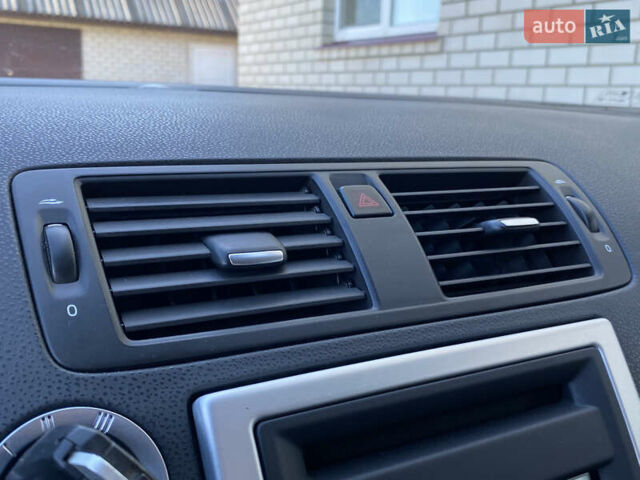 Чорний Вольво V50, об'ємом двигуна 2 л та пробігом 279 тис. км за 9400 $, фото 36 на Automoto.ua