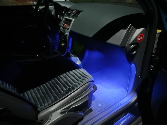 Черный Вольво В50, объемом двигателя 1.6 л и пробегом 202 тыс. км за 8500 $, фото 13 на Automoto.ua