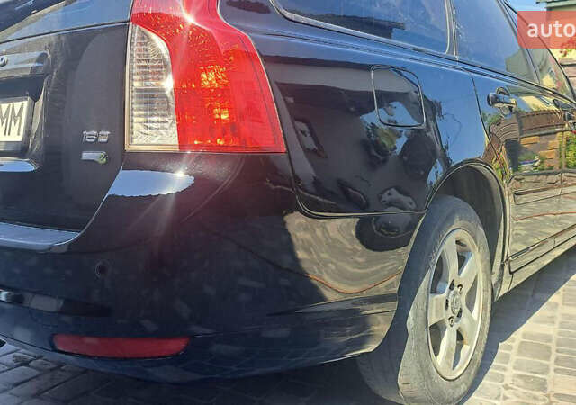 Черный Вольво В50, объемом двигателя 1.56 л и пробегом 237 тыс. км за 7000 $, фото 3 на Automoto.ua