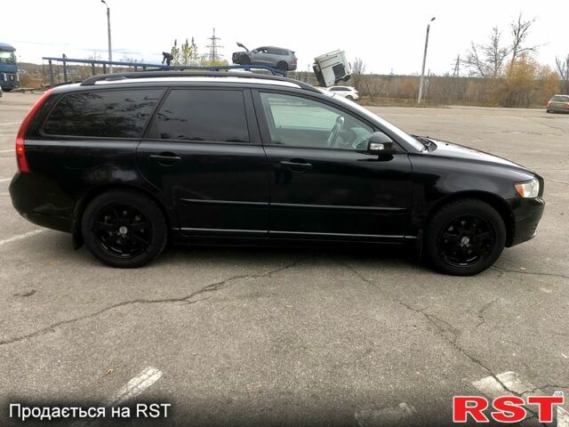 Черный Вольво В50, объемом двигателя 1.6 л и пробегом 257 тыс. км за 7700 $, фото 2 на Automoto.ua