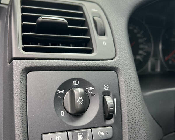 Чорний Вольво V50, об'ємом двигуна 2 л та пробігом 268 тис. км за 10250 $, фото 37 на Automoto.ua