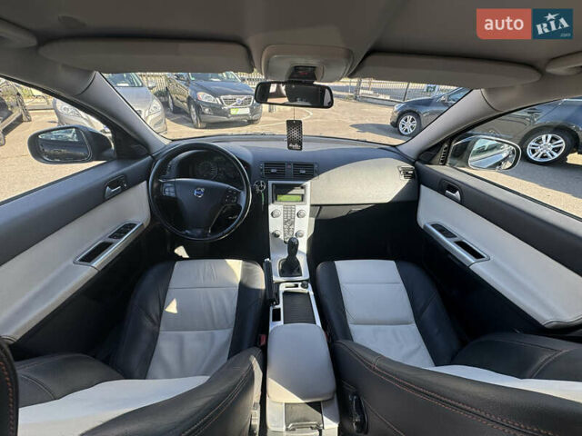 Вольво В50 2010 в Киеве на Automoto.ua Черный Вольво В50, объемом двигателя 1.6 л и пробегом 248 тыс. км за 9200 $, фото 31 на Automoto.ua