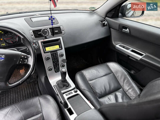 Черный Вольво В50, объемом двигателя 1.6 л и пробегом 264 тыс. км за 7600 $, фото 9 на Automoto.ua