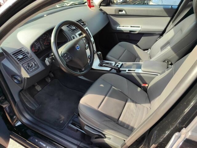 Черный Вольво В50, объемом двигателя 1.6 л и пробегом 201 тыс. км за 8300 $, фото 14 на Automoto.ua