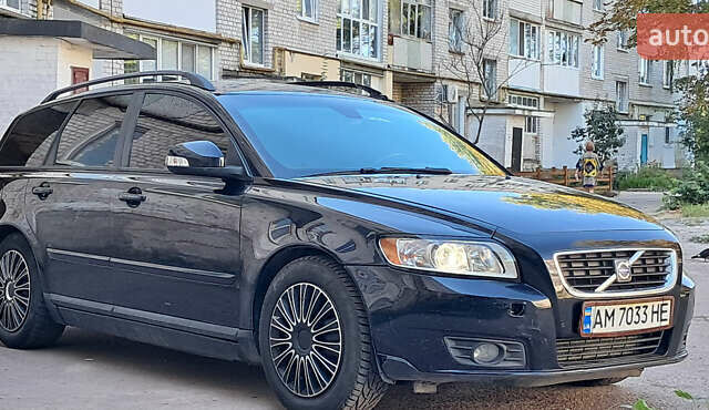 Черный Вольво В50, объемом двигателя 1.6 л и пробегом 250 тыс. км за 5800 $, фото 4 на Automoto.ua