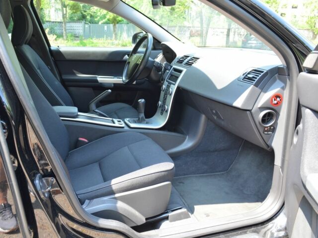 Чорний Вольво V50, об'ємом двигуна 0 л та пробігом 190 тис. км за 7800 $, фото 11 на Automoto.ua