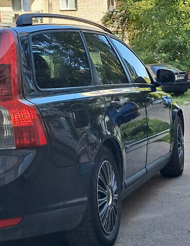 Черный Вольво В50, объемом двигателя 1.6 л и пробегом 250 тыс. км за 5800 $, фото 1 на Automoto.ua