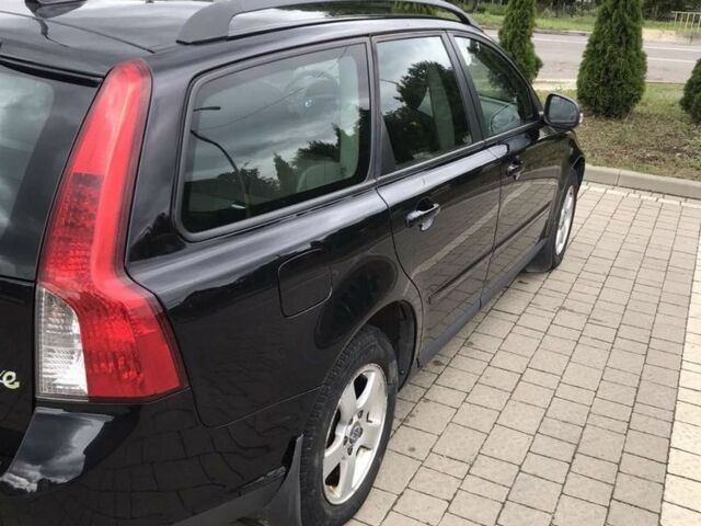Черный Вольво В50, объемом двигателя 1.6 л и пробегом 243 тыс. км за 7200 $, фото 1 на Automoto.ua