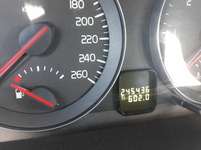 Чорний Вольво V50, об'ємом двигуна 1.6 л та пробігом 258 тис. км за 7800 $, фото 13 на Automoto.ua