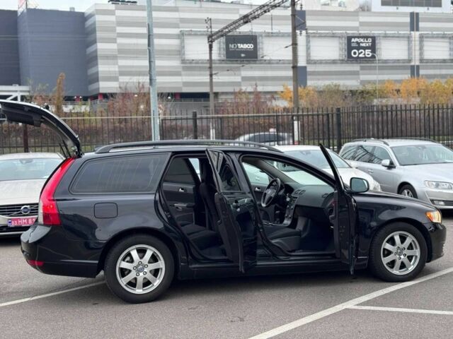 Черный Вольво В50, объемом двигателя 1.6 л и пробегом 266 тыс. км за 8900 $, фото 11 на Automoto.ua