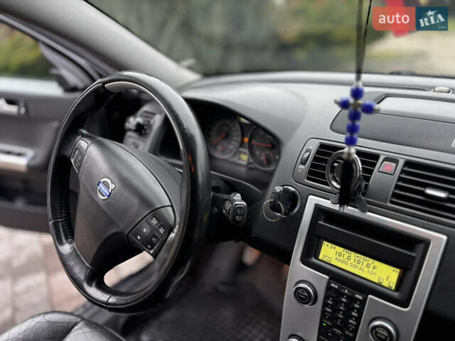 Черный Вольво В50, объемом двигателя 1.6 л и пробегом 264 тыс. км за 7600 $, фото 10 на Automoto.ua
