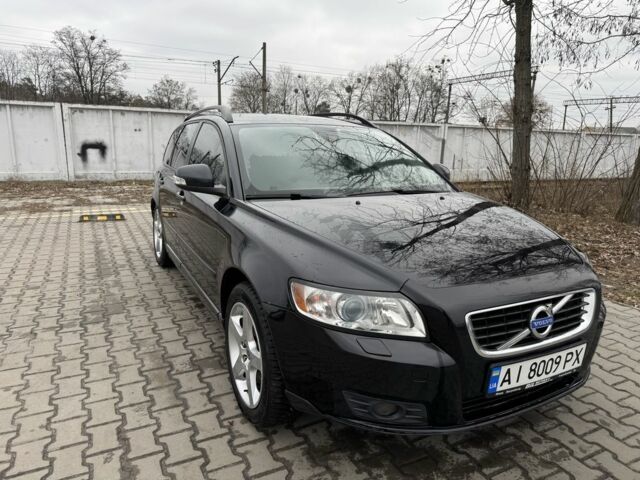 Черный Вольво В50, объемом двигателя 1.6 л и пробегом 240 тыс. км за 6750 $, фото 1 на Automoto.ua