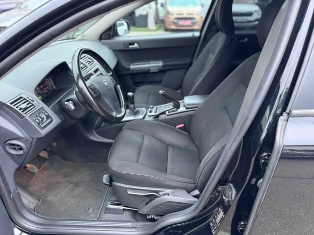 Черный Вольво В50, объемом двигателя 1.6 л и пробегом 266 тыс. км за 8900 $, фото 16 на Automoto.ua