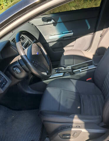 Черный Вольво В50, объемом двигателя 1.6 л и пробегом 250 тыс. км за 5800 $, фото 10 на Automoto.ua