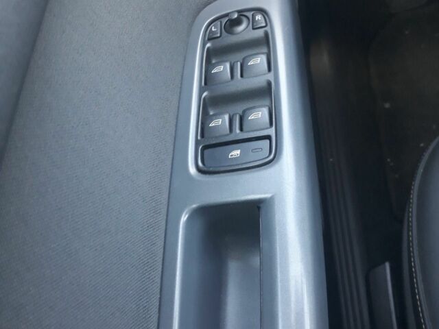 Чорний Вольво V50, об'ємом двигуна 1.6 л та пробігом 258 тис. км за 7800 $, фото 15 на Automoto.ua