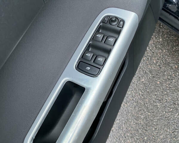 Чорний Вольво V50, об'ємом двигуна 1.6 л та пробігом 252 тис. км за 7950 $, фото 33 на Automoto.ua