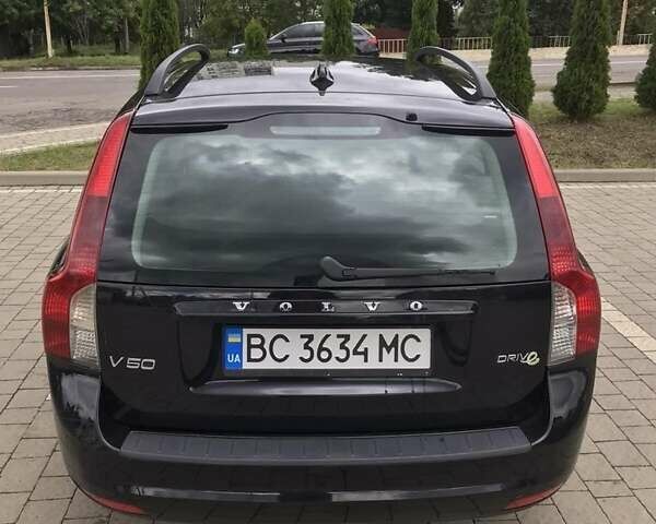 Черный Вольво В50, объемом двигателя 1.6 л и пробегом 243 тыс. км за 7200 $, фото 2 на Automoto.ua