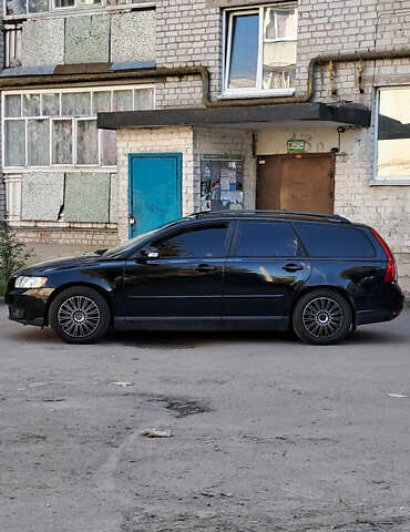 Черный Вольво В50, объемом двигателя 1.6 л и пробегом 250 тыс. км за 5800 $, фото 5 на Automoto.ua