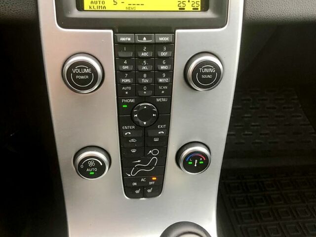 Черный Вольво В50, объемом двигателя 1.6 л и пробегом 257 тыс. км за 7700 $, фото 6 на Automoto.ua