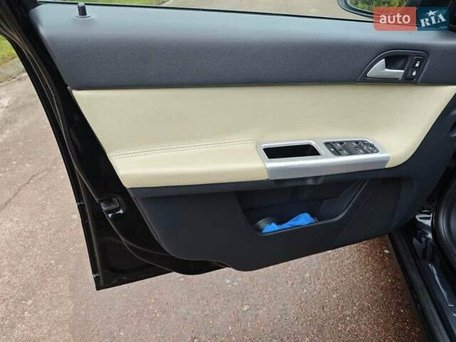 Черный Вольво В50, объемом двигателя 1.6 л и пробегом 246 тыс. км за 7500 $, фото 6 на Automoto.ua