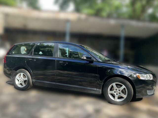 Чорний Вольво V50, об'ємом двигуна 1.6 л та пробігом 215 тис. км за 7500 $, фото 1 на Automoto.ua