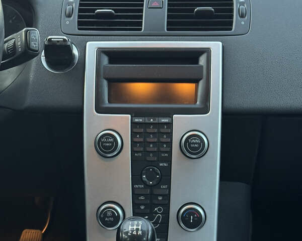 Чорний Вольво V50, об'ємом двигуна 1.6 л та пробігом 237 тис. км за 7300 $, фото 11 на Automoto.ua