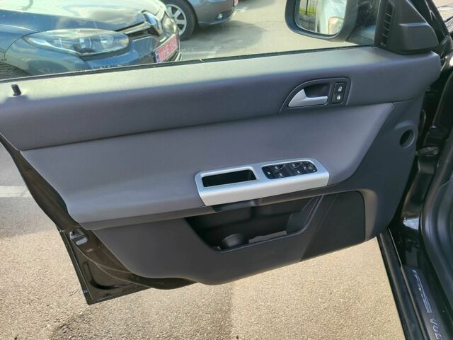 Черный Вольво В50, объемом двигателя 1.6 л и пробегом 201 тыс. км за 8300 $, фото 13 на Automoto.ua