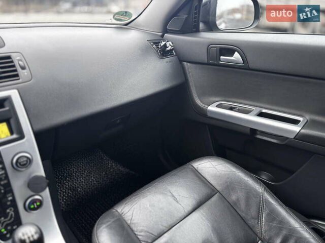 Черный Вольво В50, объемом двигателя 1.6 л и пробегом 264 тыс. км за 7600 $, фото 6 на Automoto.ua