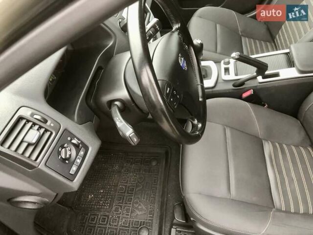 Черный Вольво В50, объемом двигателя 1.56 л и пробегом 257 тыс. км за 7700 $, фото 15 на Automoto.ua