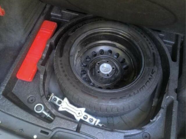 Черный Вольво В50, объемом двигателя 1.6 л и пробегом 285 тыс. км за 6500 $, фото 3 на Automoto.ua