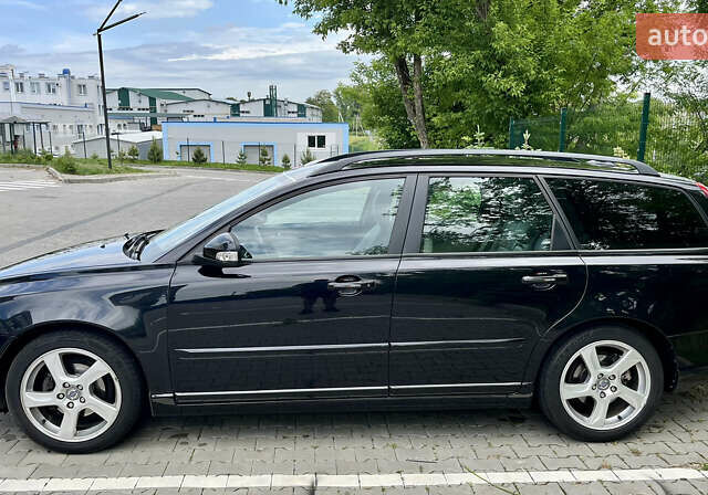 Чорний Вольво V50, об'ємом двигуна 1.6 л та пробігом 201 тис. км за 7300 $, фото 7 на Automoto.ua