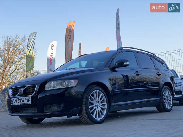 Черный Вольво В50, объемом двигателя 1.6 л и пробегом 230 тыс. км за 7899 $, фото 1 на Automoto.ua